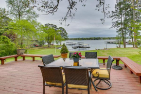 Decks and Lake Views Waterfront Hot Springs Home!